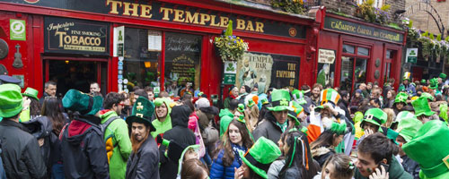 Visit famous pubs of Ireland on a custom vacation tour